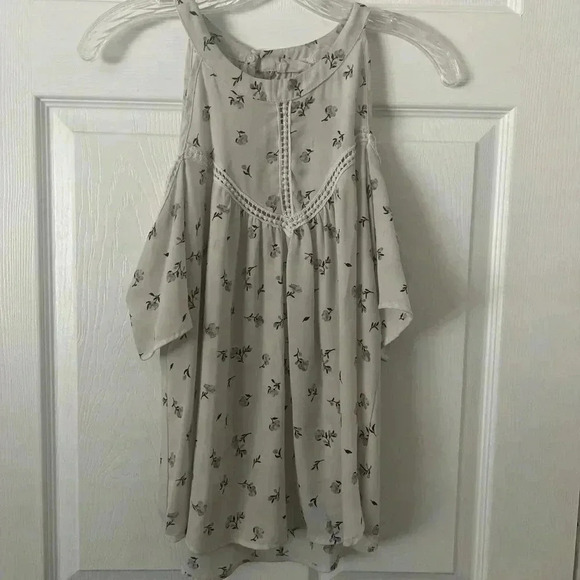 Sienna Sky Woman’s Floral Cut Out Blouse - Picture 1 of 6